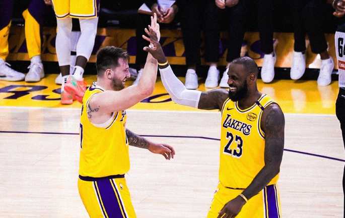 Лука Дончіч і Леброн Джеймс / Фото Лейкерс Лука Дончіч і Леброн Джеймс / Фото Лейкерс