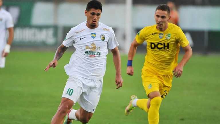 Ігор Невеш (ліворуч) / ФК Карпати Ігор Невеш (ліворуч) / ФК Карпати