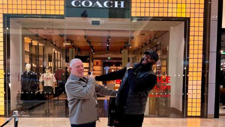 Мартин Баколе с тренером / Фото instagram.com/martin_bakole Мартин Баколе с тренером / Фото instagram.com/martin_bakole