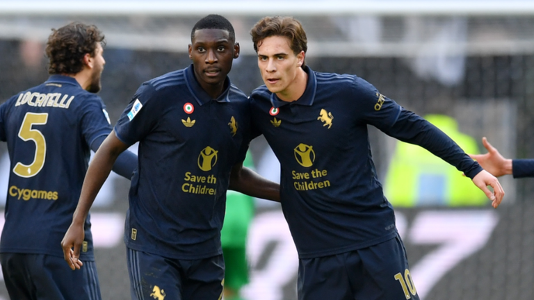 Коло Муані (ліворуч) / Фото Серія А Коло Муані (ліворуч) / Фото Серія А