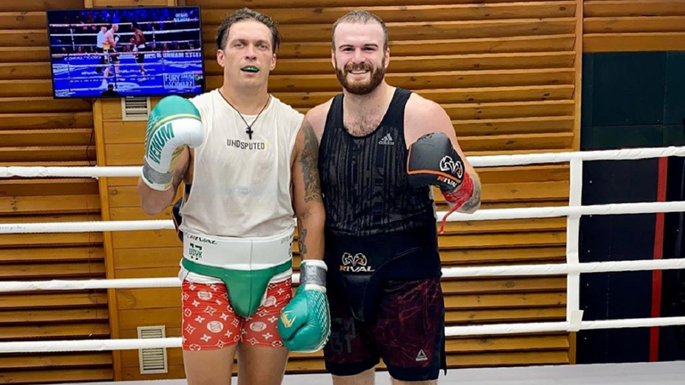 Олександр Усик та Цотне Рогава / Фото з Instagram Олександр Усик та Цотне Рогава / Фото з Instagram