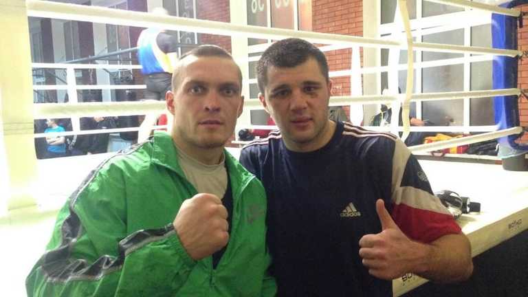 Олександр Усик і Сергій Радченко / Фото з відкритих джерел Олександр Усик і Сергій Радченко / Фото з відкритих джерел