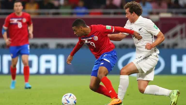 Джевісон Беннетт (в центрі) Джевісон Беннетт (в центрі)