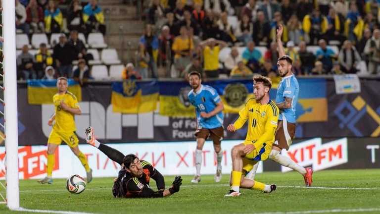 Ванат забиває Куртуа / Фото УАФ, Дан Балашов Ванат забиває Куртуа / Фото УАФ, Дан Балашов