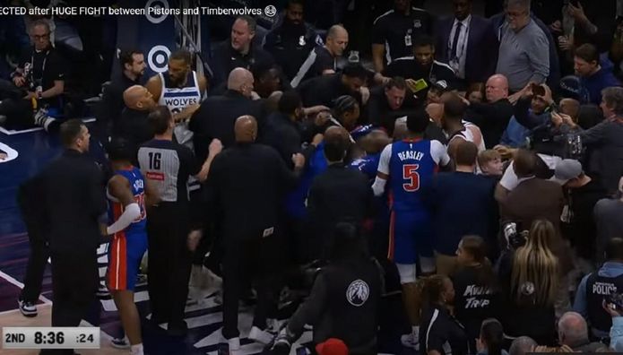 Пятеро игроков и двое тренеров подрались в матче Миннесоты с Детройтом – видео побоища
