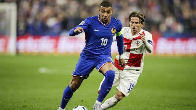 Мбаппе проти Модріча / Getty Images Мбаппе проти Модріча / Getty Images