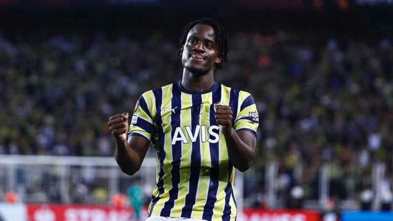 Миши Батшуаи / фото: ФК Фенербахче Миши Батшуаи / фото: ФК Фенербахче