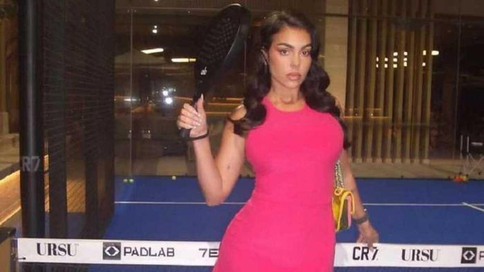 Возлюбленная Роналду перестала показывать фото детей в соцсетях из-за регулярных угроз