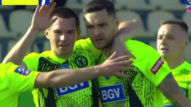 Гуцуляк (праворуч) / Скріншот Гуцуляк (праворуч) / Скріншот