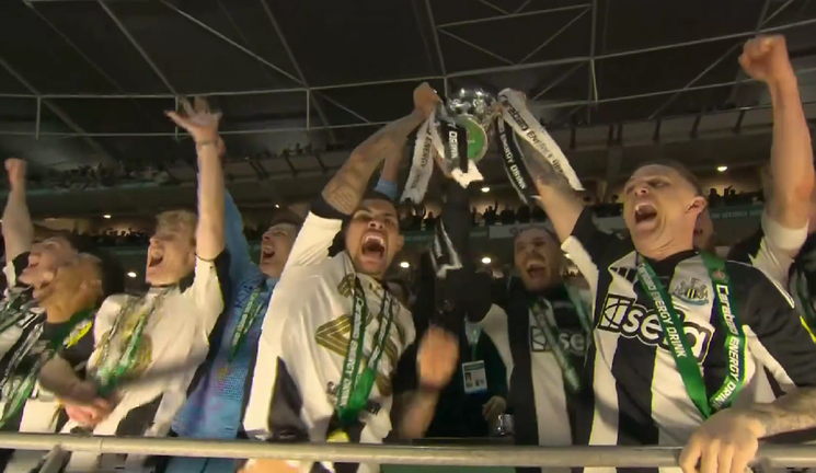 Ньюкасл святкує перемогу / Скріншот Ньюкасл святкує перемогу / Скріншот