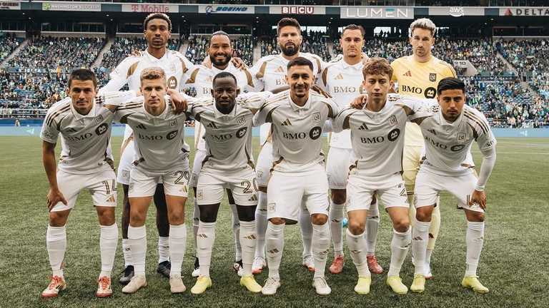 Артем Смоляков у старті Лос-Анджелеса / ФК Лос-Анджелес Артем Смоляков у старті Лос-Анджелеса / ФК Лос-Анджелес