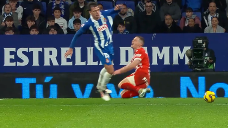 Циганков заробляє пенальті / Скріншот Циганков заробляє пенальті / Скріншот