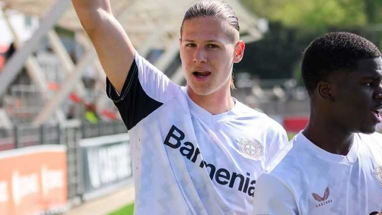 Артем Степанов / ФК Байєр Артем Степанов / ФК Байєр