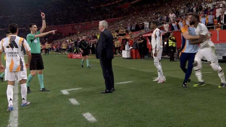 Арбітр показує червону Рюдігеру / Скріншот Арбітр показує червону Рюдігеру / Скріншот