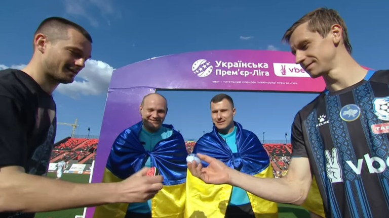 Степанюк и Верес дерутся яйцами / Скриншот Степанюк и Верес дерутся яйцами / Скриншот