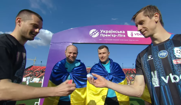 Степанюк и Верес дерутся яйцами / Скриншот