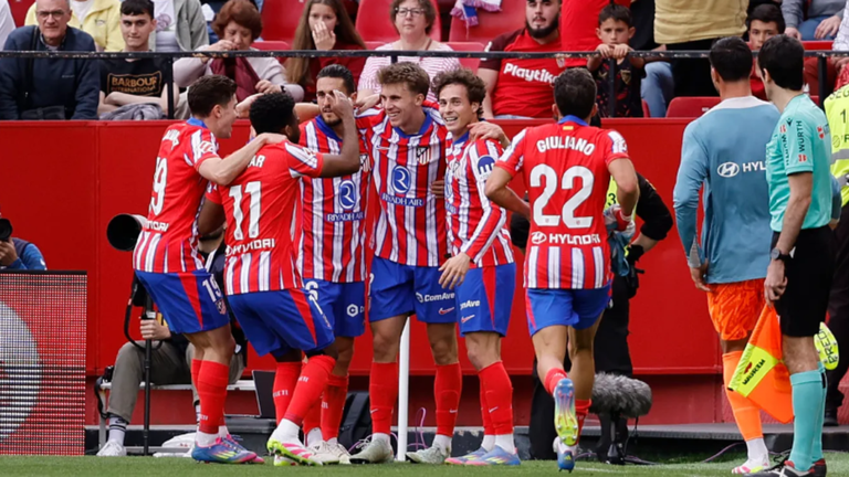 Гравці Атлетіко світкують переможний м'яч / Фото Marca Гравці Атлетіко світкують переможний м'яч / Фото Marca