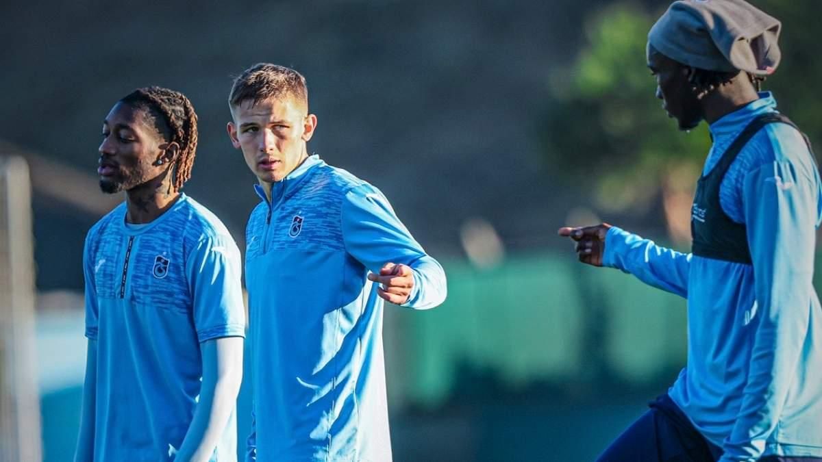 Данило Сикан (по центру) / Фото Трабзонспор