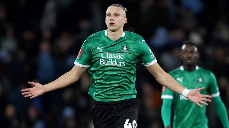 Максим Таловєров / фото: Neal Simpson/Sportsphoto/Allstar via Getty Images 