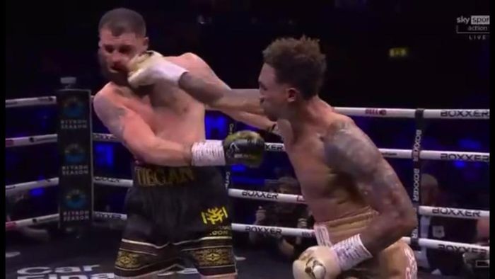 Серебряный призер ОИ нокаутом во втором раунде защитил титул IBF – видео избиения