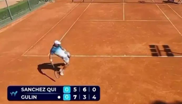 Российского теннисиста дисквалифицировали с турнира в Испании – обругал арбитра и угрожал его избить