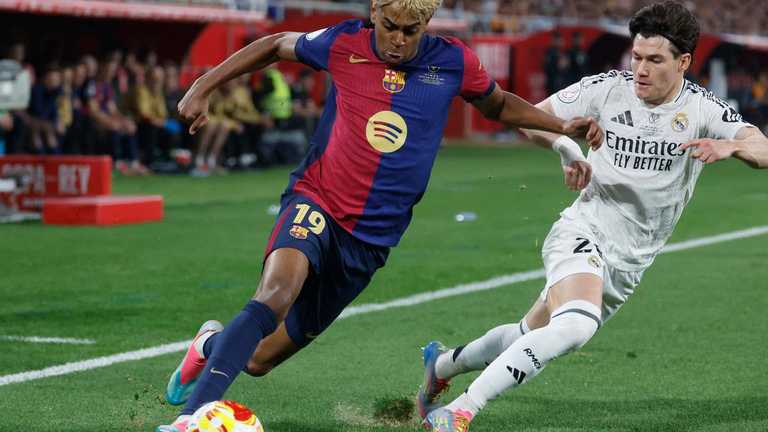 Протистояння Ламіна Ямаля та Франа Васкеса / Фото Getty Images Протистояння Ламіна Ямаля та Франа Васкеса / Фото Getty Images