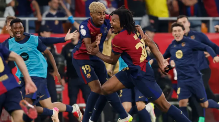 Ламін Ямаль та Кунде / Фото RAMÓN NAVARRO