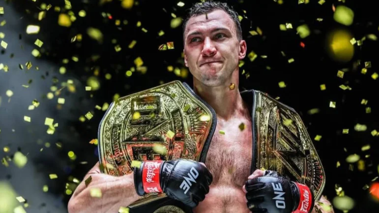 Роман Крикля / Фото: instagram.com/champbelts Роман Крикля / Фото: instagram.com/champbelts