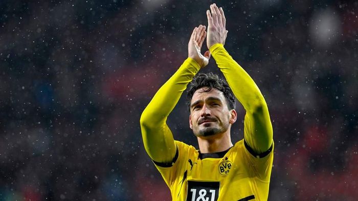 Хуммельс офіційно завершив кар'єру – зворушливе відео прощання