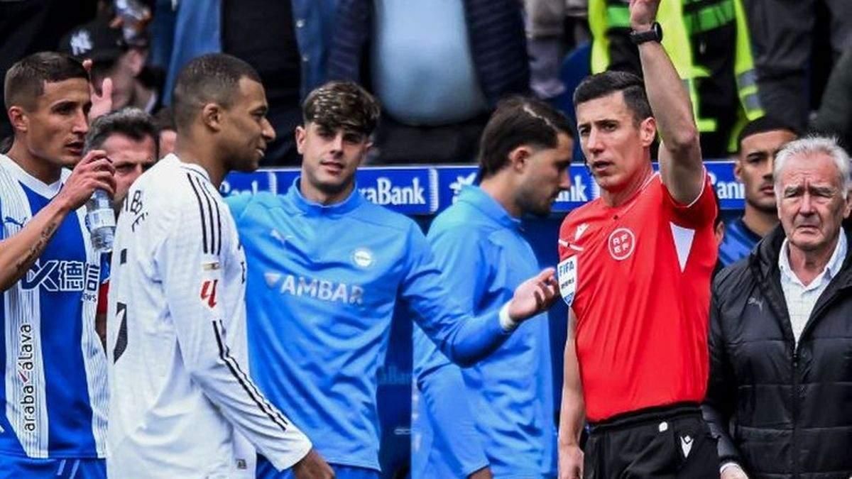 Мбаппе отримав червону картку / Фото Ziggo Sport