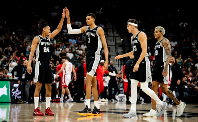 Один з найвищих гравців НБА зіграв у футбол з дітлахами в Коста-Риці – його почали сватати в англійський топ-клуб