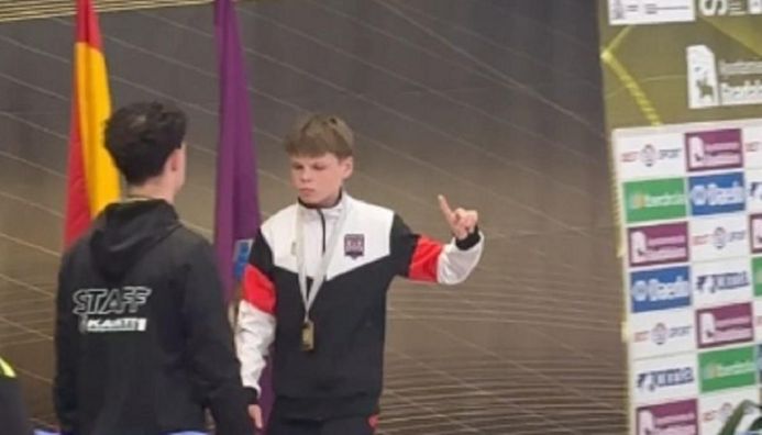 Юний український каратист відмовився від фото з росіянином на п'єдесталі пошани – відео