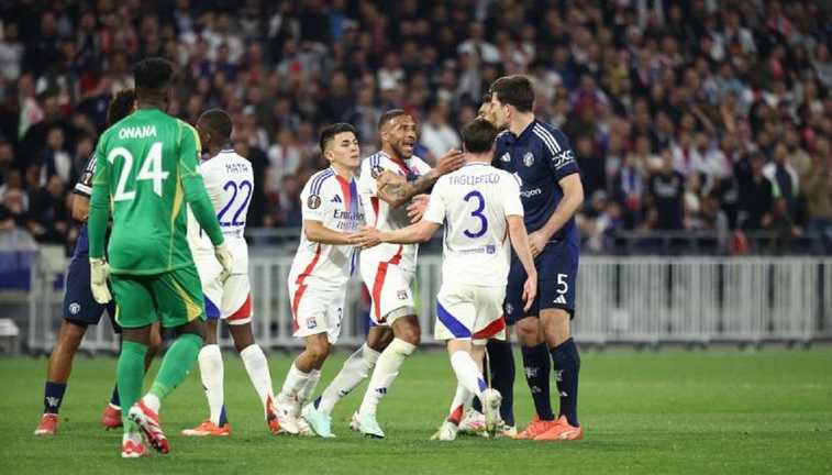 Лион – Манчестер Юнайтед – 2:2 / Фото L'Equipe Лион – Манчестер Юнайтед – 2:2 / Фото L'Equipe