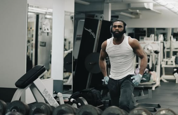 Енніс достроково переміг Станіоніса і став чемпіоном світу в напівсередній вазі за трьома версіями – відео