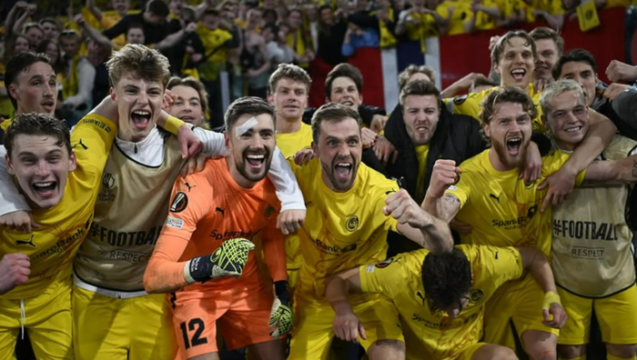 Фанаты Буде-Глимт не могут попасть на стадион на ответный матч с Тоттенхэмом – прибегают к самым необычным способам Фанаты Буде-Глимт не могут попасть на стадион на ответный матч с Тоттенхэмом – прибегают к самым необычным способам