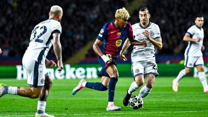 Барселона и Интер устроили результативную перестрелку – шедевры Ямаля и Рафиньи, Дюмфрис ответил 2+1