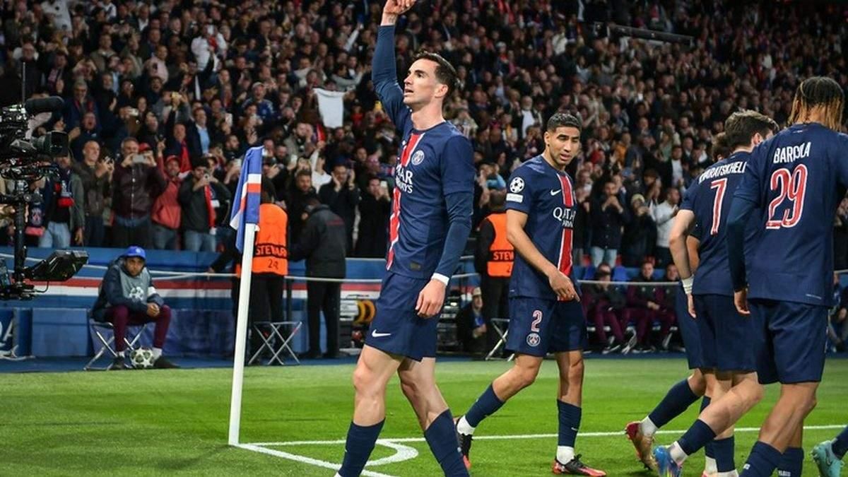 Гравці ПСЖ святкують гол / Фото Pro Shots