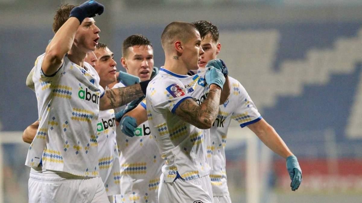 Денис Попов (в центрі) / ФК Динамо  