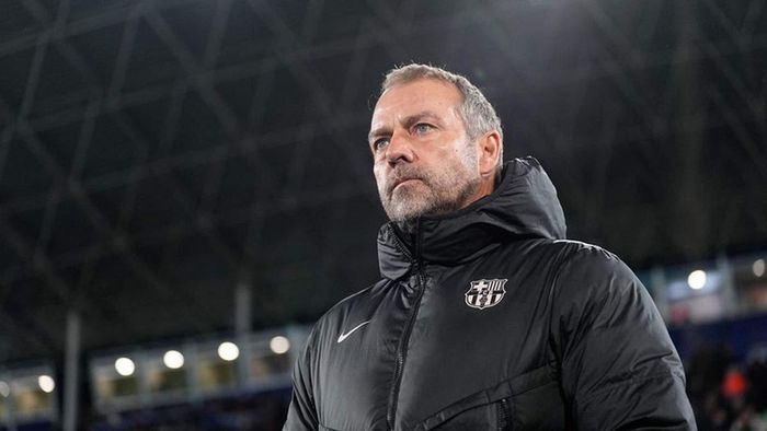 Барселона официально определилась с будущим Флика