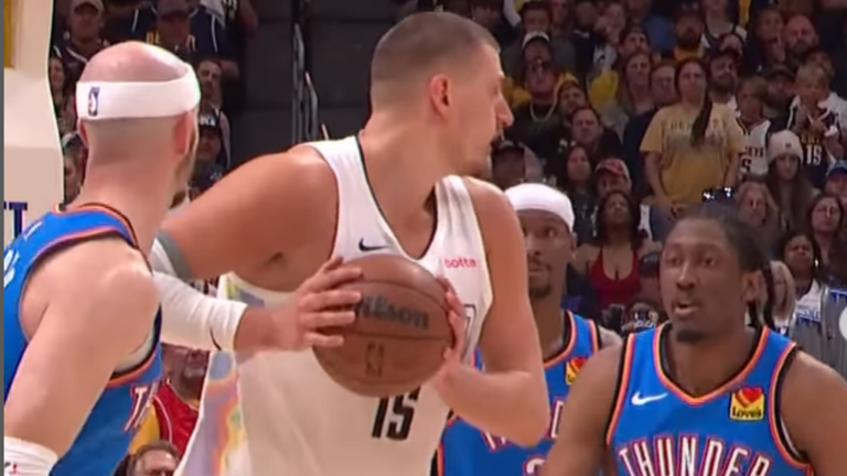 Йокіч проти гравців Оклахоми / Скріншот Йокіч проти гравців Оклахоми / Скріншот