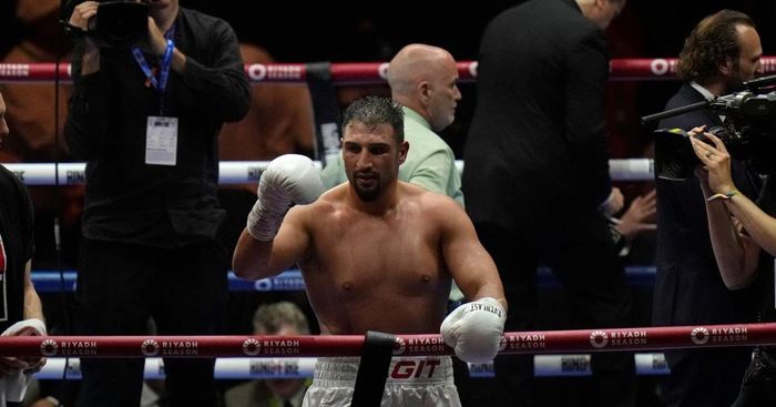 Володар титулу WBC відмовився від бою з Кличком: "Давали такі гроші, що впали б зі стільця"