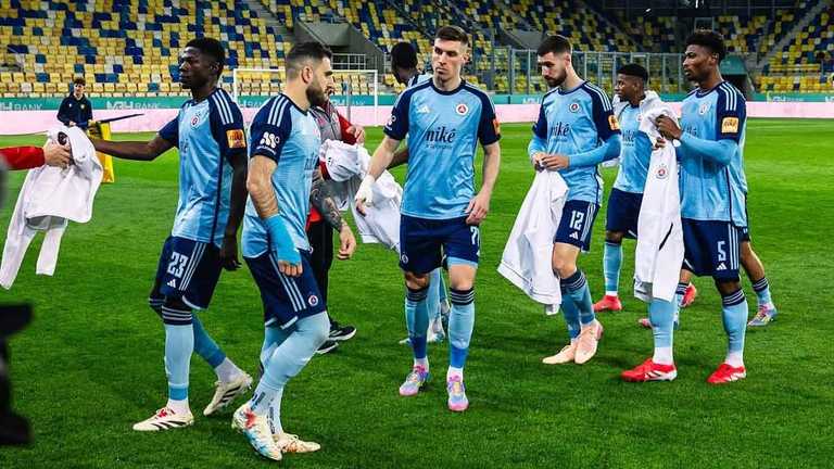 Данило Ігнатенко (в центрі) / ФК Слован Данило Ігнатенко (в центрі) / ФК Слован