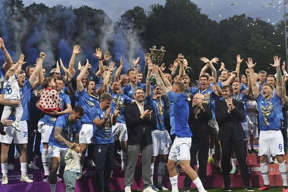 Динамо відсвяткувало тріумф в УПЛ: епічна промова Ярмоленка, Суркіс з внуком, Буяльський розважався – яскраві кадри