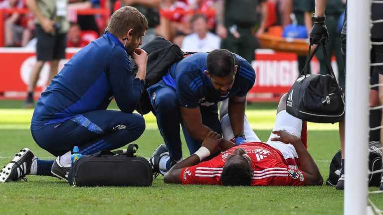 Медики надають допомогу Авоньї / Фото Imago Медики надають допомогу Авоньї / Фото Imago