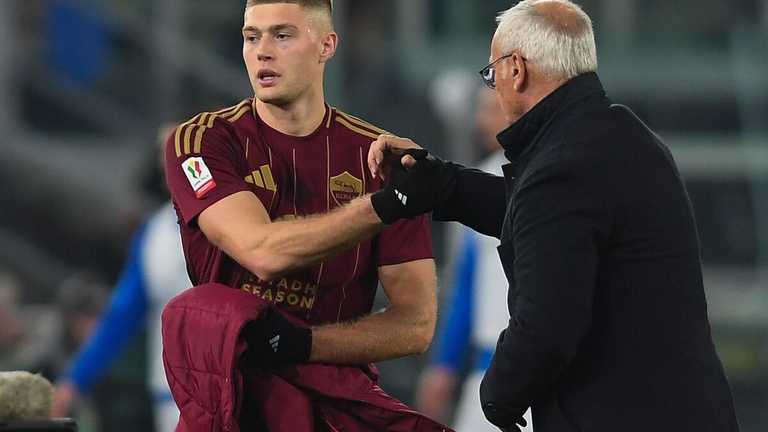 Артем Довбик та Клаудіо Раньєрі / Фото Silvia Lore/Getty Images Артем Довбик та Клаудіо Раньєрі / Фото Silvia Lore/Getty Images