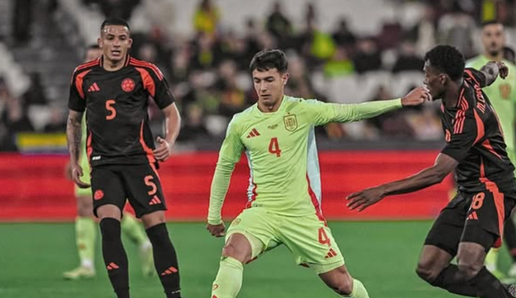 Мартін Зубіменді (у центрі) / Фото: instagram.com/martin_zubimendi Мартін Зубіменді (у центрі) / Фото: instagram.com/martin_zubimendi