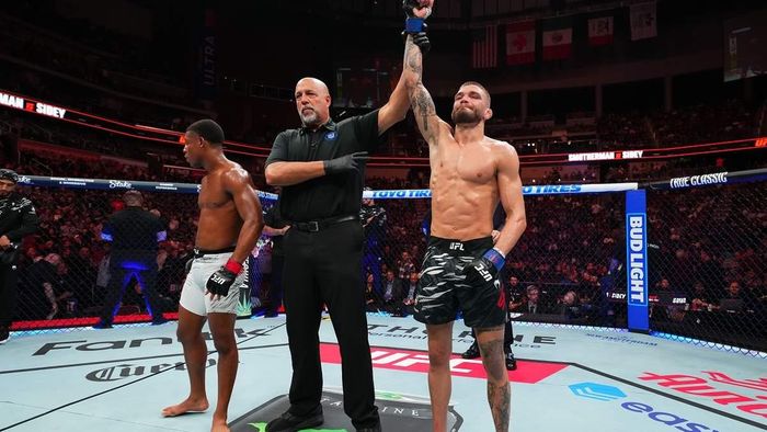 Украинец Сидей оформил вторую победу подряд в UFC, не оставив шансов американцу