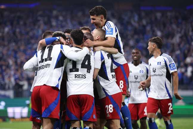 Гамбург вышел в Бундеслигу RONNY HARTMANN/AFP via Getty Images Гамбург вышел в Бундеслигу RONNY HARTMANN/AFP via Getty Images