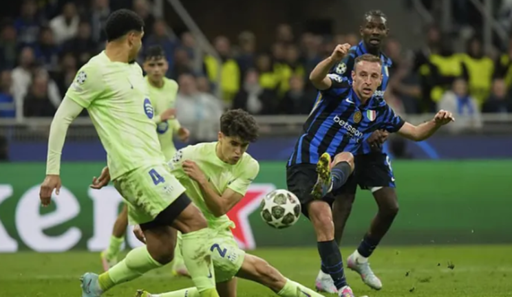 Фраттезі забиває переможний гол / Фото LaPresse