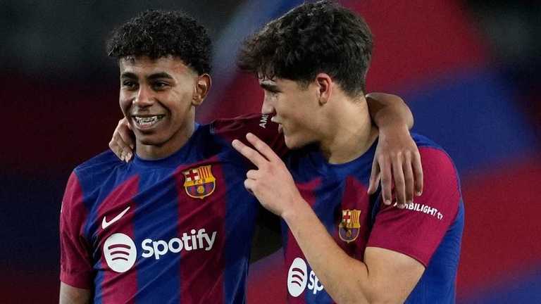 Ламин Ямаль и Пау Кубарси / EFE Ламин Ямаль и Пау Кубарси / EFE